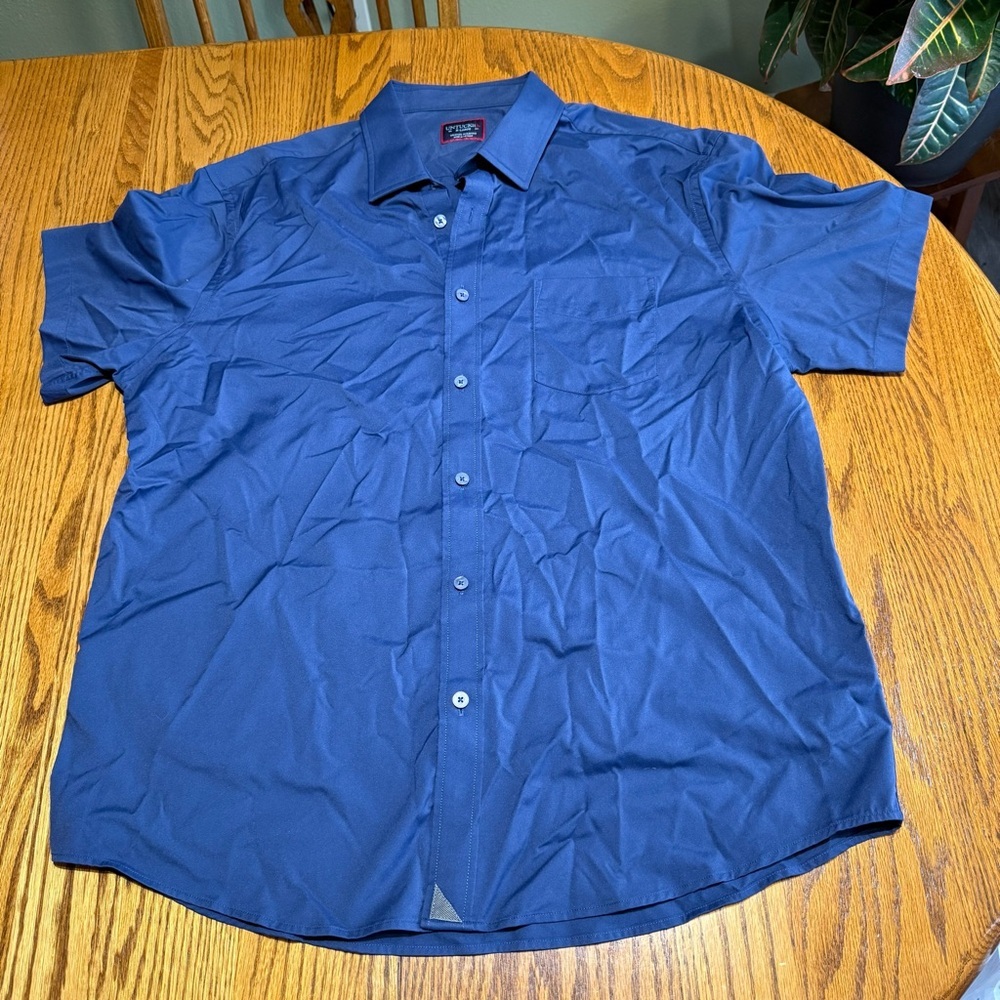 UNTUCKit Short Sleeve Button Up Size XL